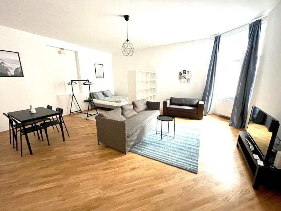 Brand New & Spacious Apartment In The City Centre Viena Exterior foto